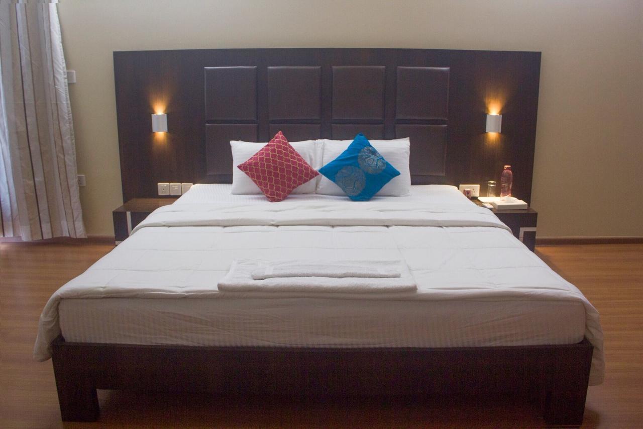 Amanora Park Town Bed & Breakfast Pune Eksteriør bilde